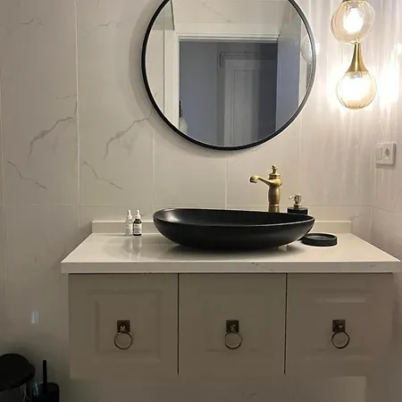 Modern And Cozy Place In Yeldegirmeni / Kadikoy